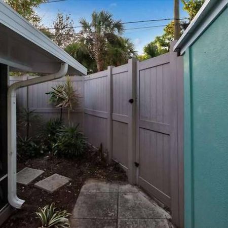 לייק וורת' Charming Studio W Pool One Mile To Beach Pets Welcome מראה חיצוני תמונה