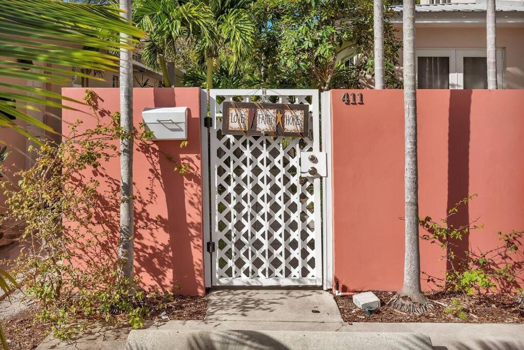 לייק וורת' Charming Studio W Pool One Mile To Beach Pets Welcome מראה חיצוני תמונה