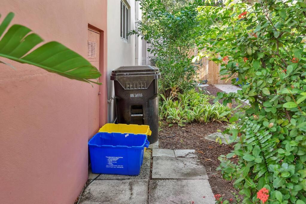 לייק וורת' Charming Studio W Pool One Mile To Beach Pets Welcome מראה חיצוני תמונה