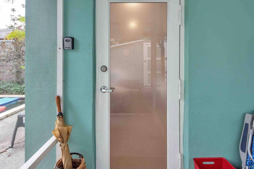לייק וורת' Charming Studio W Pool One Mile To Beach Pets Welcome מראה חיצוני תמונה