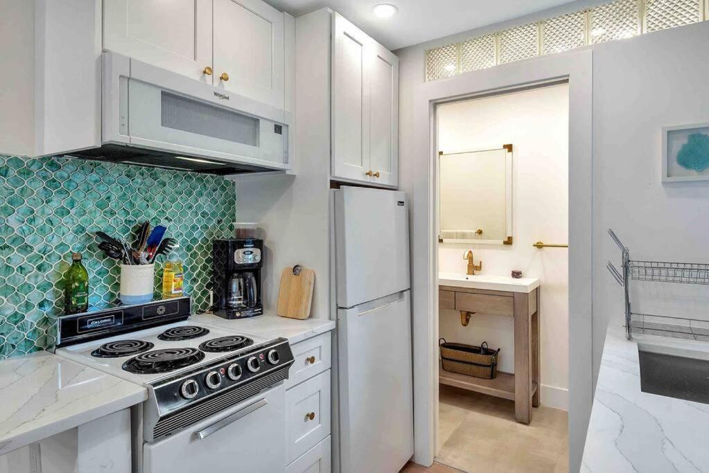 לייק וורת' Charming Studio W Pool One Mile To Beach Pets Welcome מראה חיצוני תמונה