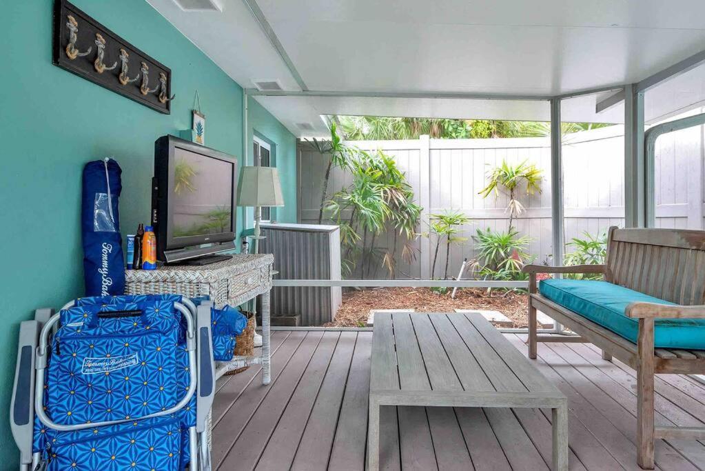 לייק וורת' Charming Studio W Pool One Mile To Beach Pets Welcome מראה חיצוני תמונה