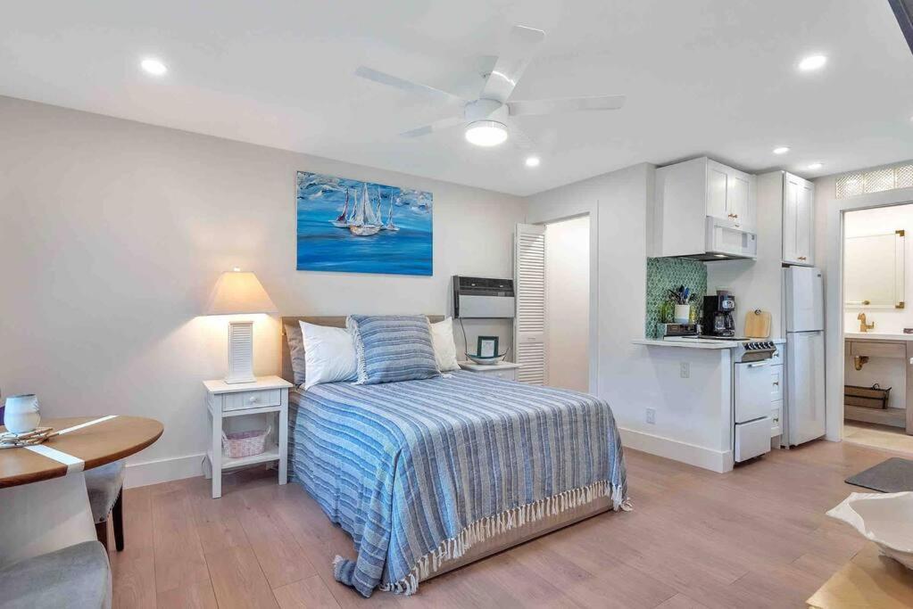 לייק וורת' Charming Studio W Pool One Mile To Beach Pets Welcome מראה חיצוני תמונה