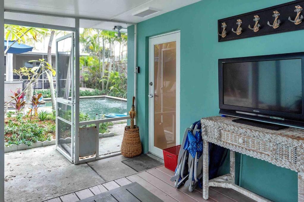 לייק וורת' Charming Studio W Pool One Mile To Beach Pets Welcome מראה חיצוני תמונה